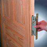Wkładanie zamka do drzwi wewnętrznych: zlecenie pracy