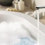 Kylpyhuoneen suihkullisen hanan asennus ja korjaus