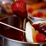 Coklat untuk fondue: ciri pemilihan dan penyediaan